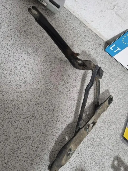 Vasen konepeltisarana OEM 8221196 BMW 7 E38 2.8L image 2