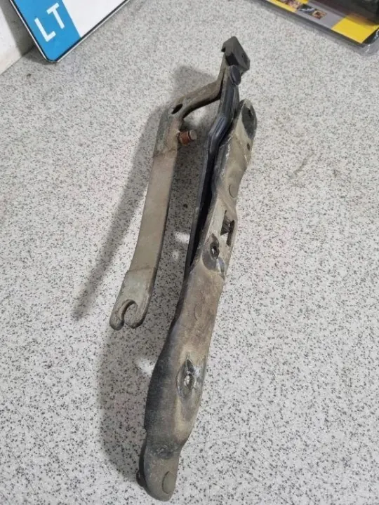 Vasen konepeltisarana OEM 8221196 BMW 7 E38 2.8L image 3