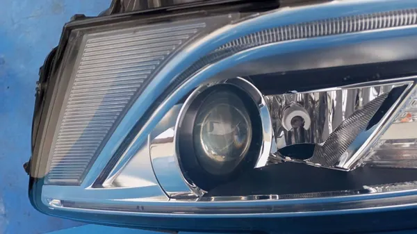 Faros Audi Q5 SQ5 8R0941753C image 6