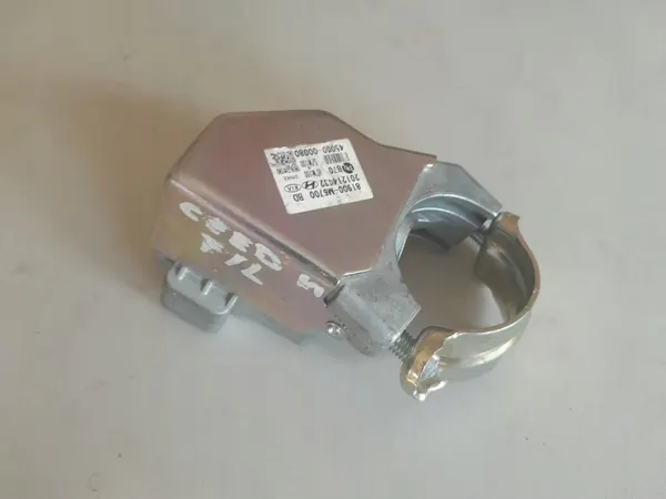 Peça auto Kia OE 81900-M6700 usada - 81900M6700 image 2