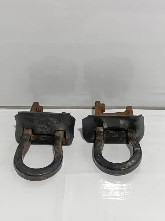 Crochet de remorquage avant GMC Sierra 2014-2018 OEM 6257267 image 1