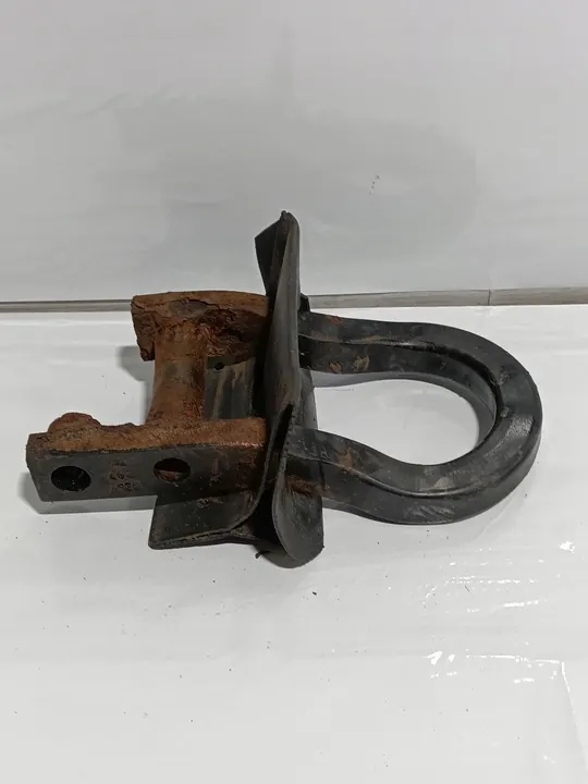 Crochet de remorquage avant GMC Sierra 2014-2018 OEM 6257267 image 6