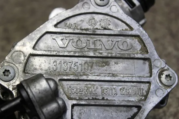 Volvo tyhjiöpumppu OEM 31375107 D5-moottorille image 3