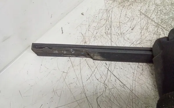 Joint de vitre arrière côté gauche OEM JUR175227 image 3