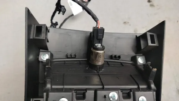 12V tupakansytytin takana OEM 7793137000 image 6