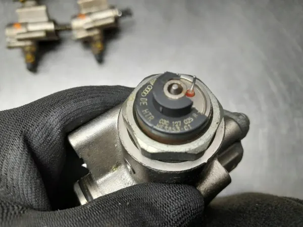 Pompe à carburant haute pression OEM 03C127025R VW/Audi/Skoda image 5