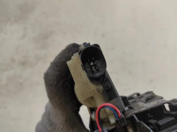 SEAT LEON I 1 99- Linke Hintertürschloss 6PIN image 4