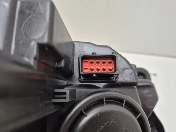 OPEL ASTRA J Oikea Etuvalaisin image 5