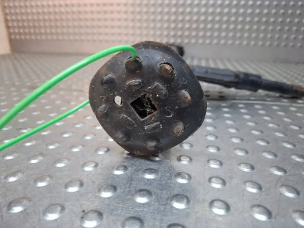 Macaco Mercedes OEM S26372641 para W210 - Usado image 3