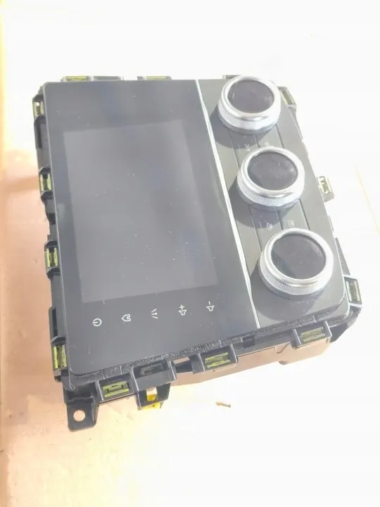 Renault Kadjar Radion Navigointinäyttö OEM 688301818R image 7