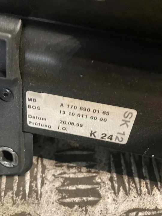 Rodillo de maletero Mercedes W170 SLK OEM 1706900165 image 3