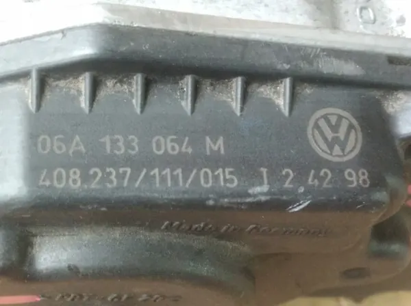 Corpo de aceleração Audi A3 8L VW Golf IV 1.6 MPI image 4