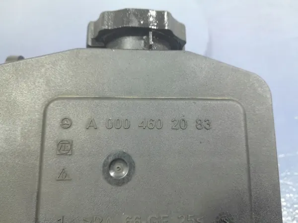 Mercedes-Benz A0004602083 Servolenkungsbehälter image 5