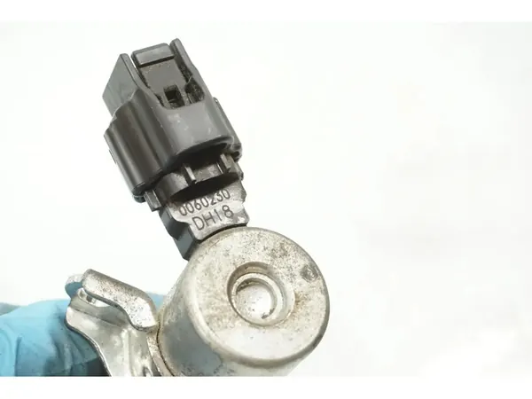 Válvula de ajuste do comando de válvulas Lexus GS 300 2011 OEM 15340-31020 image 4