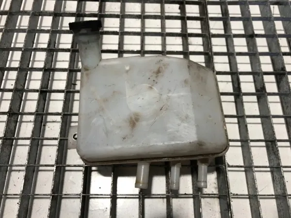 Bromsvätskebehållare OEM LORK-2263-119607 Nissan Cabstar image 2