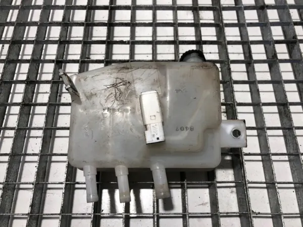 Bromsvätskebehållare OEM LORK-2263-119607 Nissan Cabstar image 3