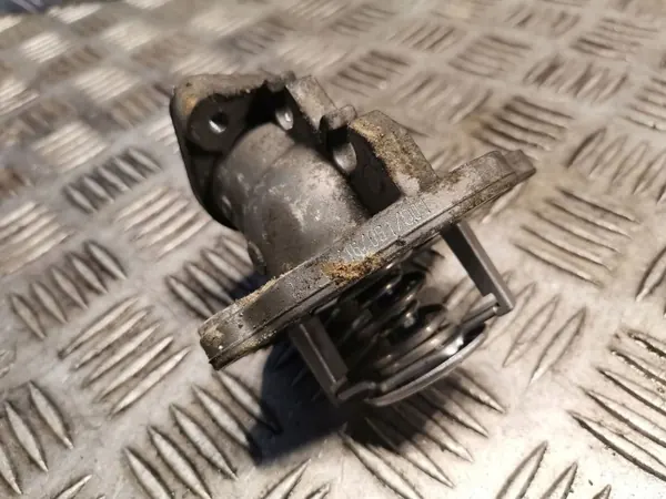 Mercedes-Benz Termostat OEM 6422000715 - Begagnad image 2