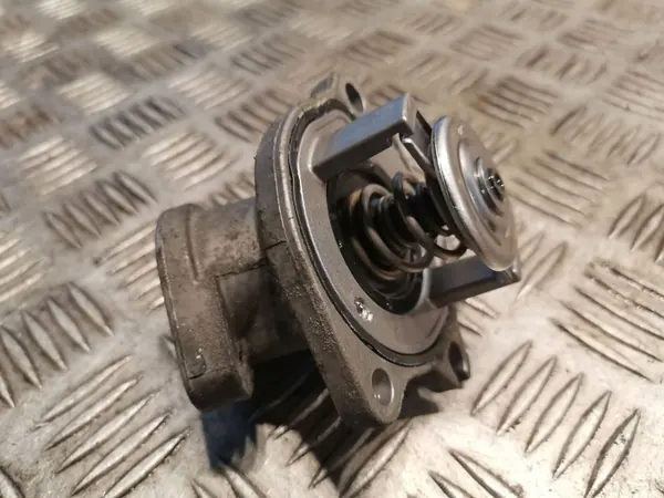 Mercedes-Benz Termostat OEM 6422000715 - Begagnad image 3