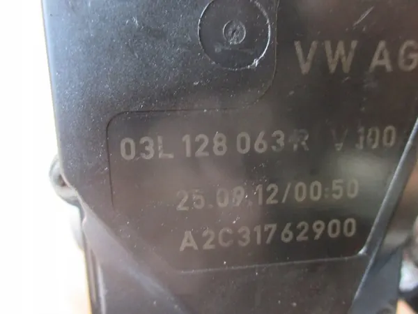 VW AUDI Q5 A6 2.0 TDI Coletor de admissão 03L129711AF image 8