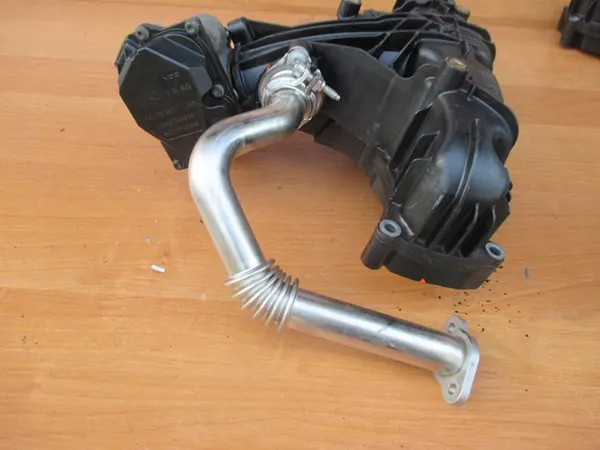 VW AUDI Q5 A6 2.0 TDI Coletor de admissão 03L129711AF image 9