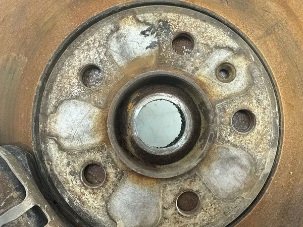 Audi A6 C7 2015 Assemblaggio mozzo anteriore OEM 4H0407515B image 6