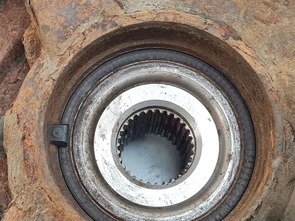 2011 Mercedes-Benz GL X164 Mozzo ruota posteriore A1649058300 image 7