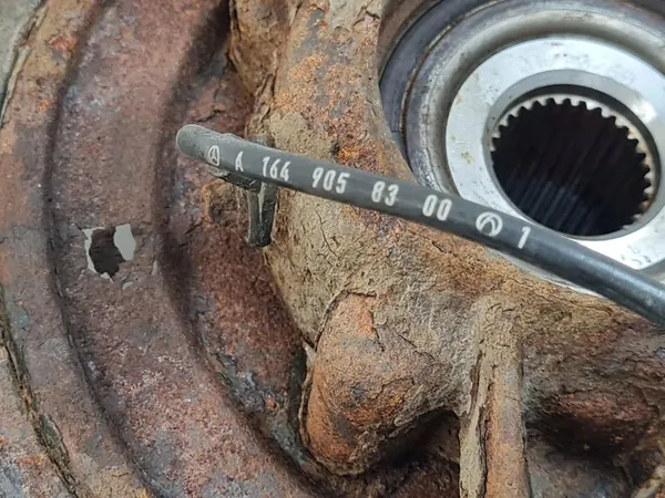 2011 Mercedes-Benz GL X164 Mozzo ruota posteriore A1649058300 image 9