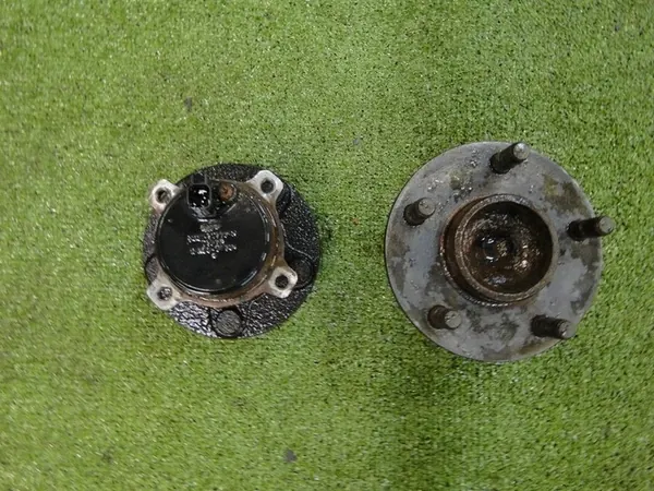 Mozzo posteriore sinistro o destro Ford Focus C-MAX image 2