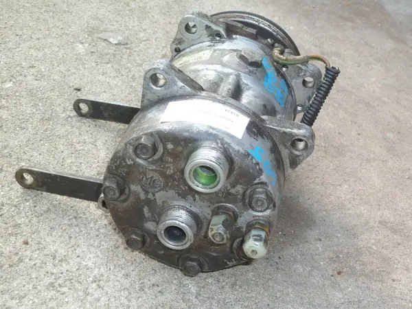 Compressor de ar condicionado PEUGEOT 605 2.1D image 2