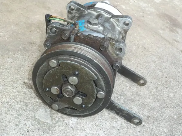 Compressor de ar condicionado PEUGEOT 605 2.1D image 4