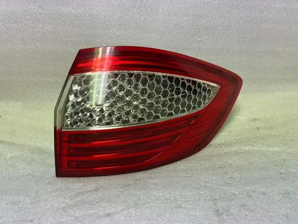 Ford MONDEO kombi 03.07-09.10 höger baklykta OEM image 3