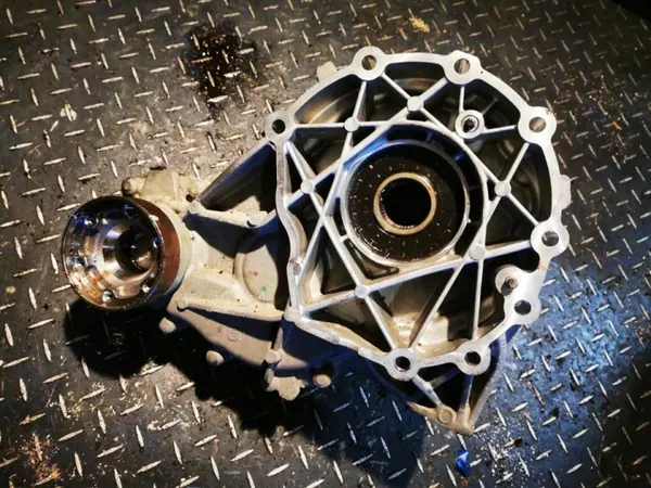 Siirtolaatikko OEM 06700081380 Maserati Ghibli 2014 image 3