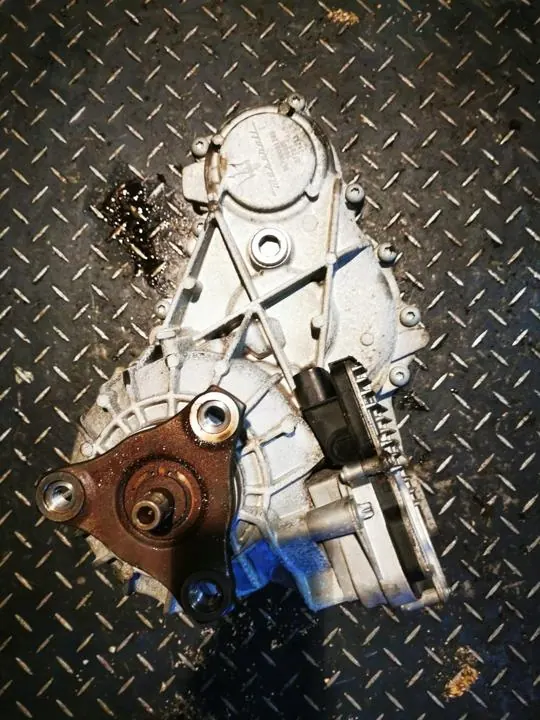Siirtolaatikko OEM 06700081380 Maserati Ghibli 2014 image 5