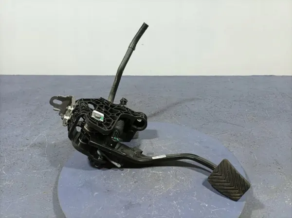 Base do pedal da embraiagem Kia Ceed III OEM 32802-J7KE0 image 2