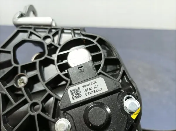 Base do pedal da embraiagem Kia Ceed III OEM 32802-J7KE0 image 5