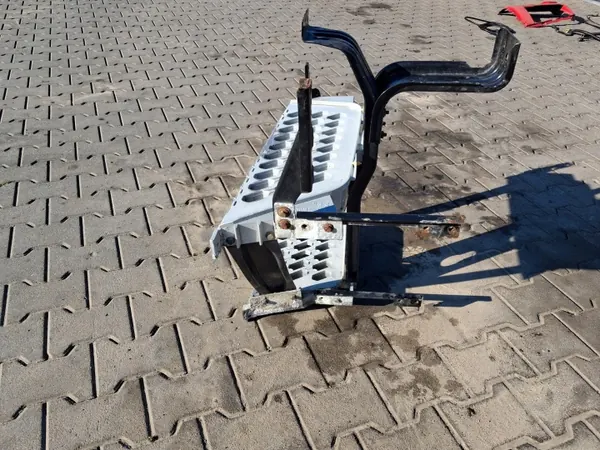 Support de marche gauche OEM 82174599 pour Volvo FH4 image 5