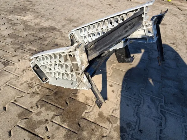 Support de marche gauche OEM 82174599 pour Volvo FH4 image 7