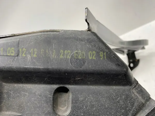 Supporto faro destro Mercedes E-Class W212 2009-2013 image 6