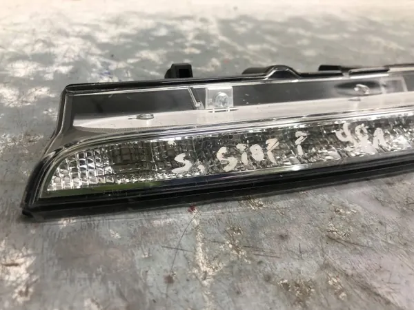 Luz de marcha atrás Porsche OEM 98163146702 - Usado image 3