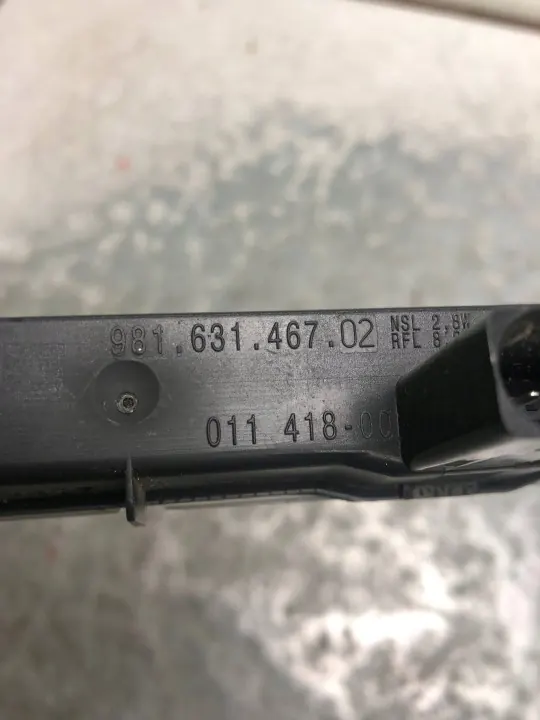 Luz de marcha atrás Porsche OEM 98163146702 - Usado image 5