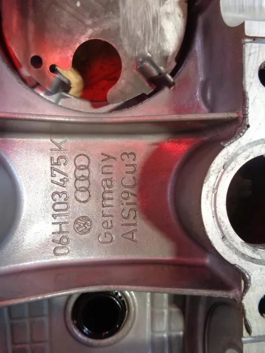 Culasse Moteur OEM 06H103373N avec Soupapes & Arbres image 10