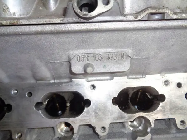 Culasse Moteur OEM 06H103373N avec Soupapes & Arbres image 7