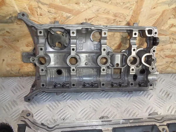 Culasse Moteur OEM 06H103373N avec Soupapes & Arbres image 9