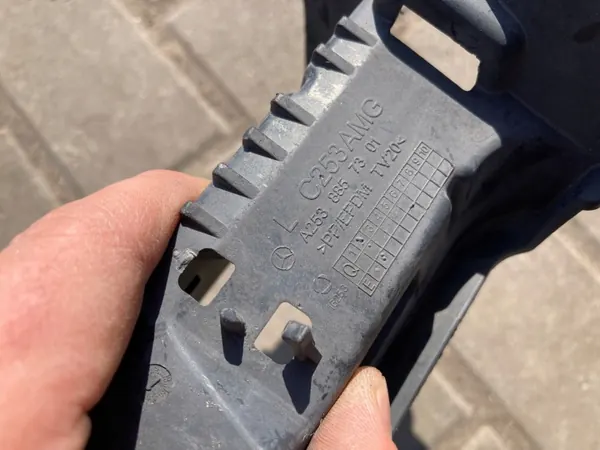 Mercedes-Benz GLC Stoßstangen-Gleithalterung OEM A2538857301 image 4
