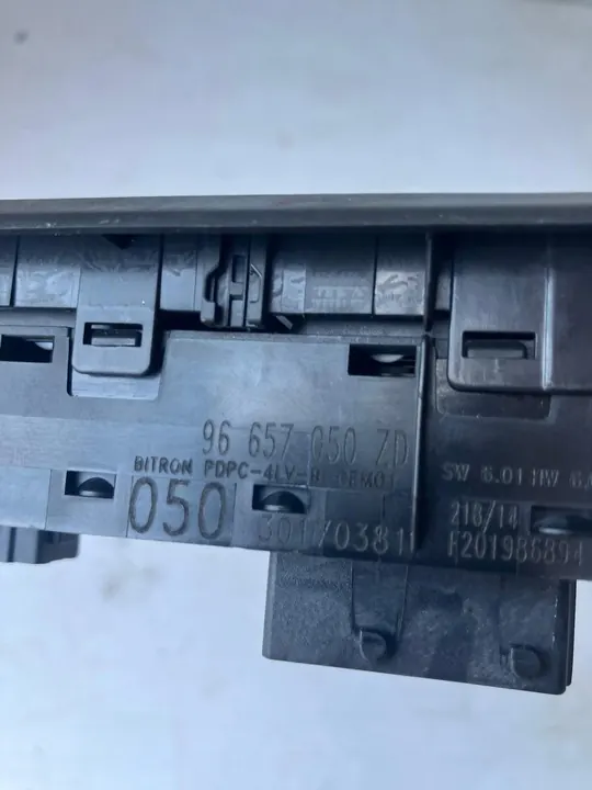 Raam Schakelpaneel Citroen C4 II B7 96657050ZD image 3