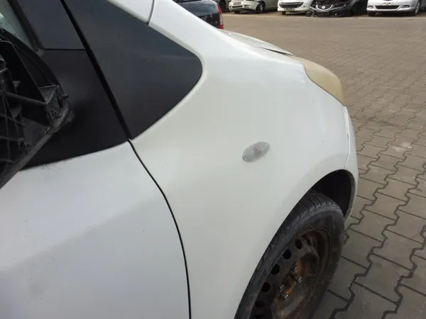 Rechter Vorderkotflügel 068 Toyota Yaris II 2006-2009 image 2