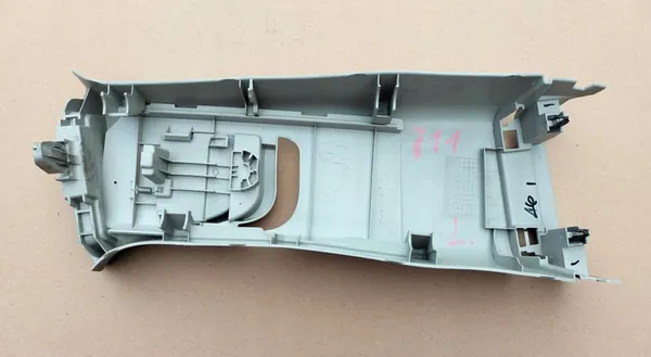 Vasemman keskipilarin kansi Nissan Qashqai II J11 image 3
