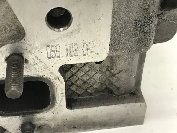 AUDI A4 B7 2.5 TDI Kleppendeksel 059103064J image 8