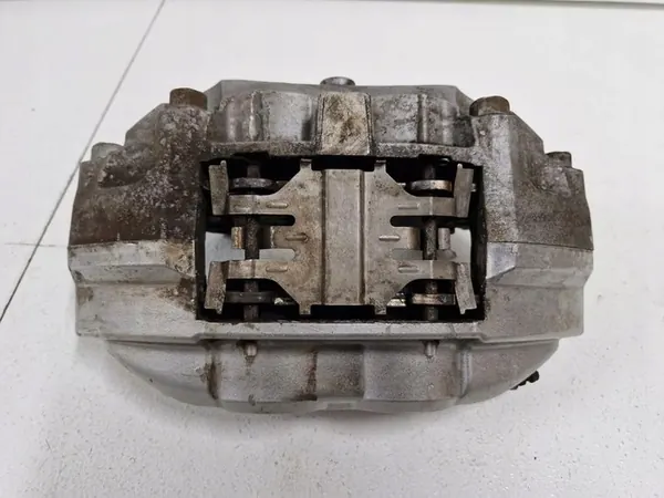 INFINITI M M30 3.0 D Vasemman Etujarrusatulan 4 Piston OEM image 2