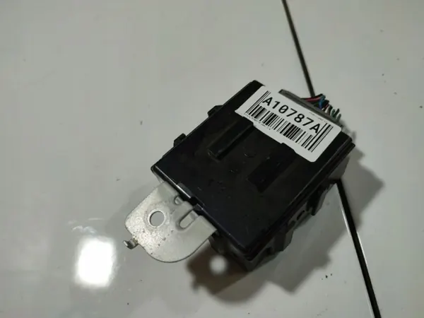 OEM 88205SA030 Immobilisercomputer voor Subaru Forester image 2